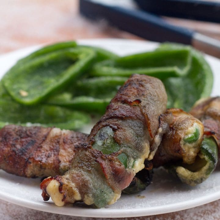 Jalapenos farcis sur le BBQ