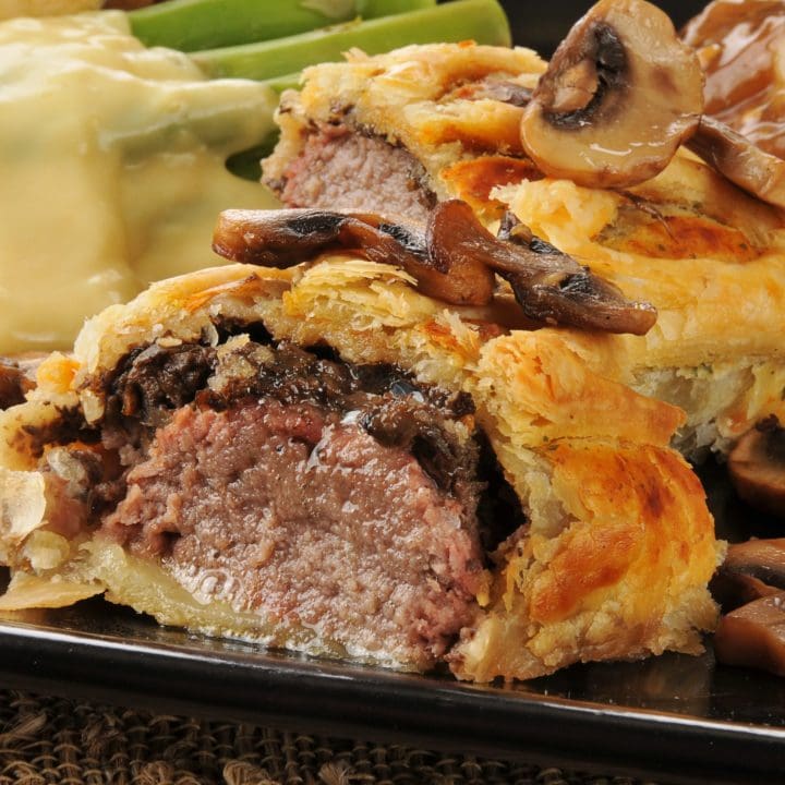 Boeuf Wellington, sauce forestière au vin rouge