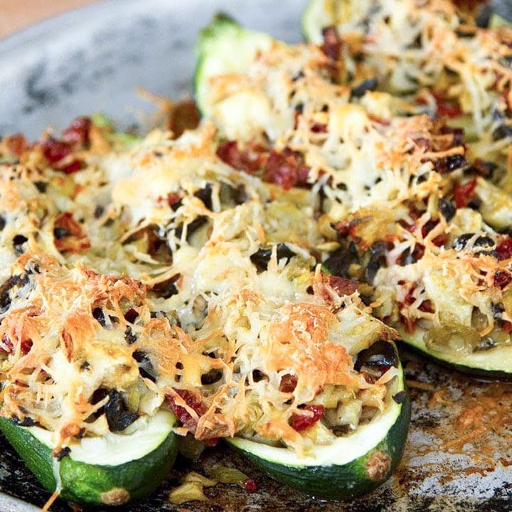 Courgettes farcies aux artichauts, olives et tomates séchées