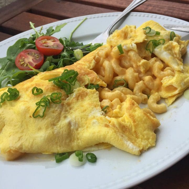 Omelette au mac n’ cheese