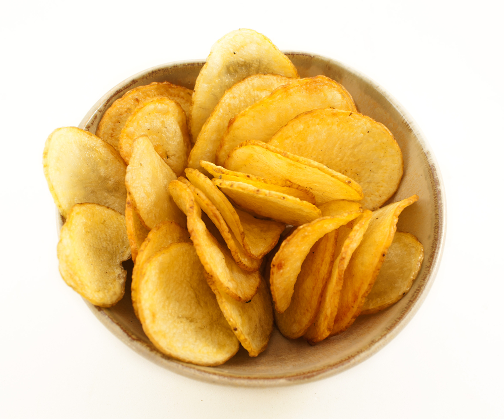 Можно есть чипсы во время поста. Картофельные чипсы во фритюре. Стружка картофеля. Чипсы стружкой картофельные. Чипсы плоские картофельные.