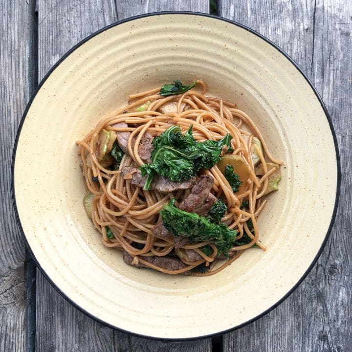 Spaghettis "chinois" au boeuf, kale et brocoli