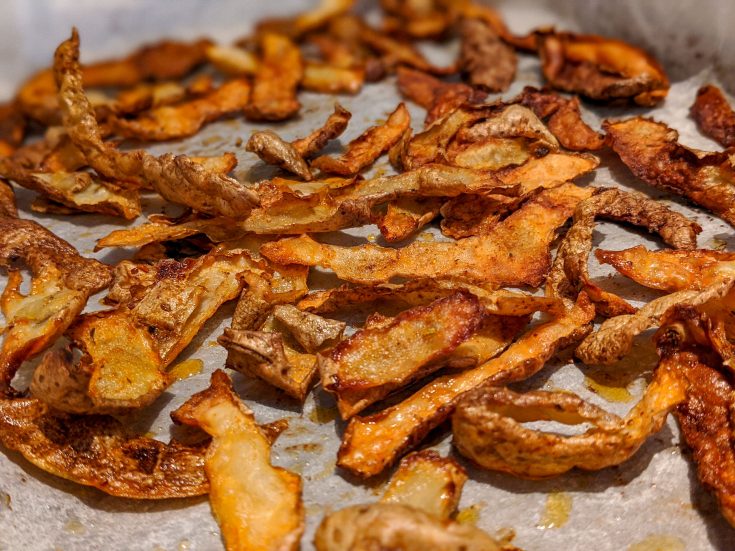 Chips de pelures de patates (ou épluchures de pommes de terres) au four