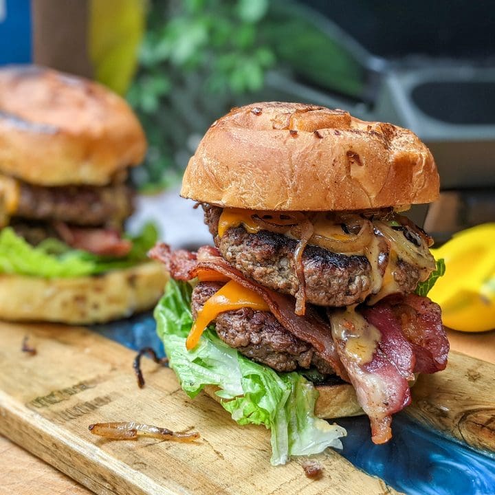 Double cheeseburger au bacon
