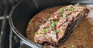 Bavette de boeuf sauce au vin rouge et échalotes sur le BBQ