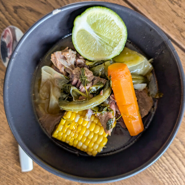 Caldo de res par Victoria Charlton
